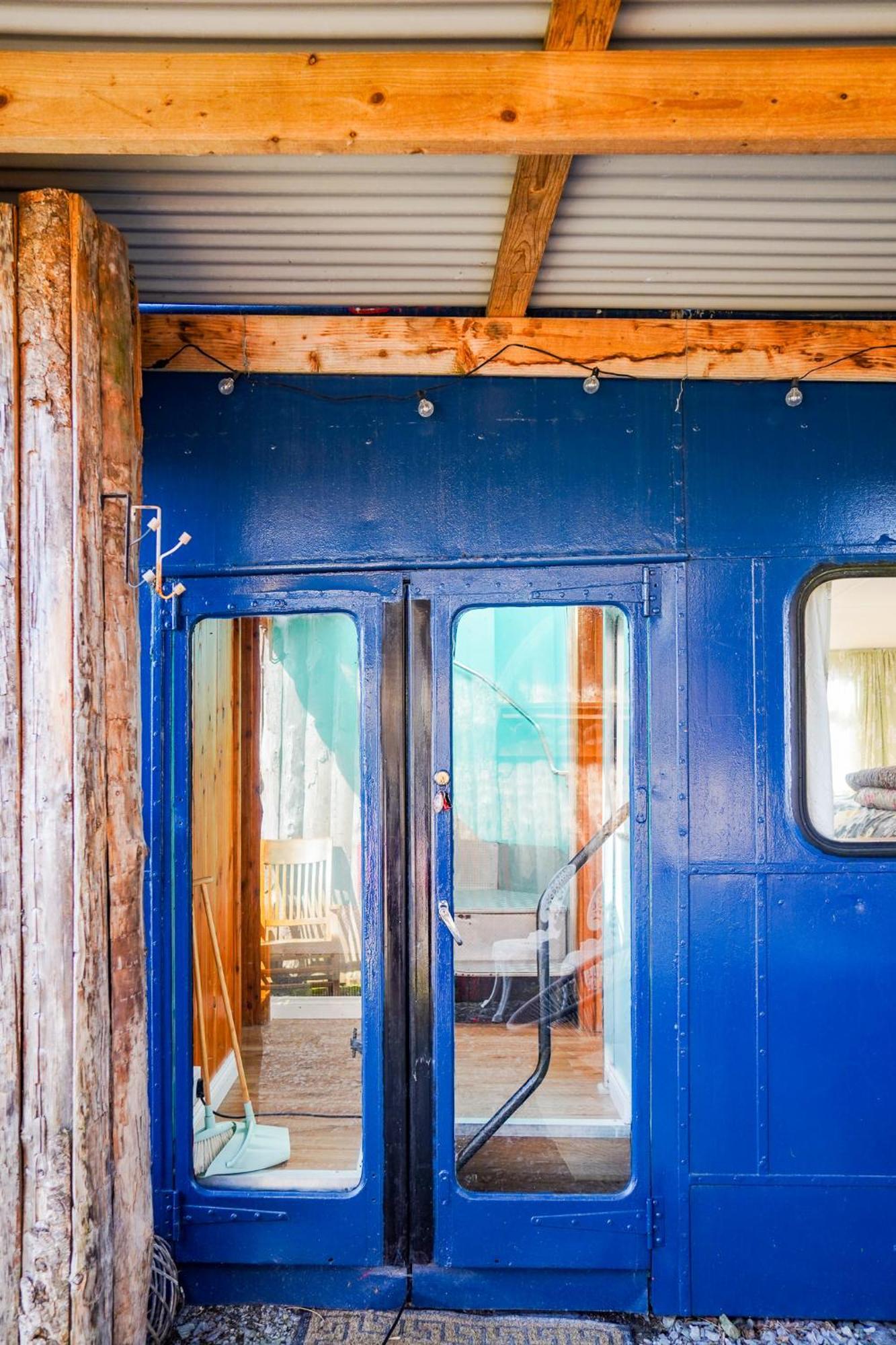 ホテル Double Decker Bus At Valentia Island Escape Chapeltown エクステリア 写真