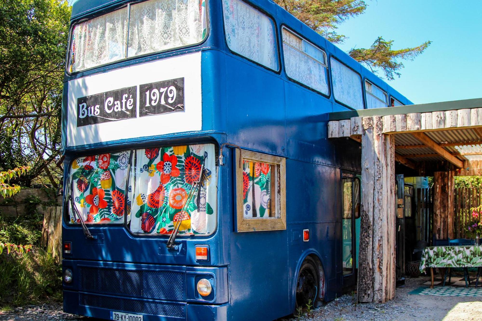 ホテル Double Decker Bus At Valentia Island Escape Chapeltown エクステリア 写真